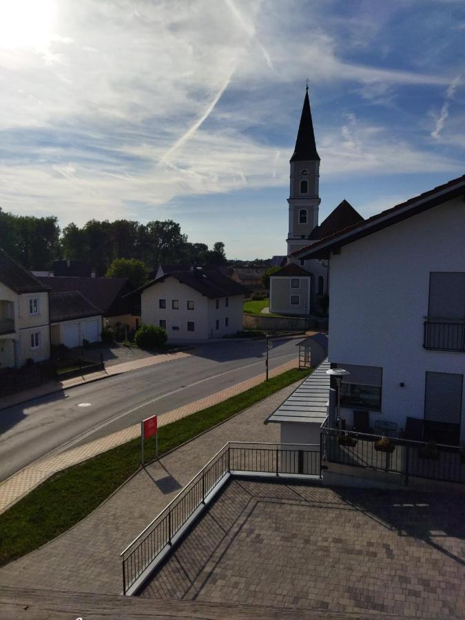 Aussergewoehnliche Atelierferienwohnung Mit Balkon An Der Donau Winzer Kültér fotó
